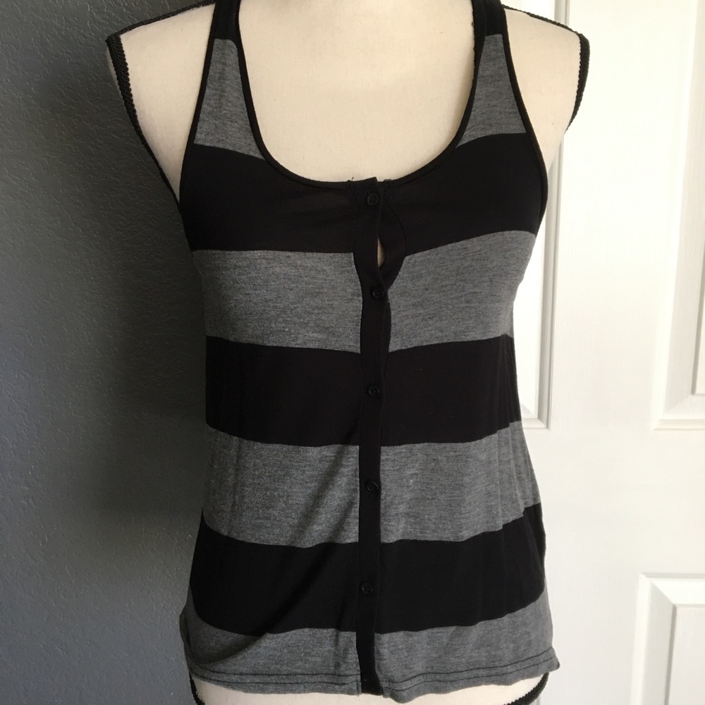 Women’s short sleeve button shirt